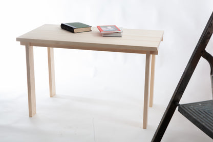 Skrivebord i furu